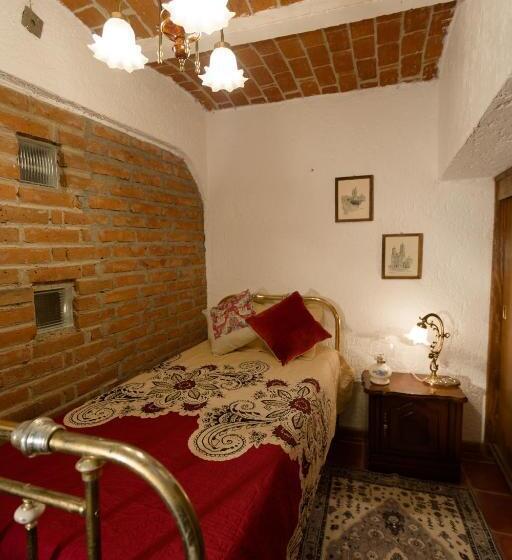 بنسيون La Casa De Las Poesías