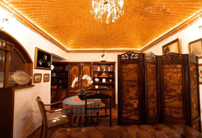 بنسيون La Casa De Las Poesías