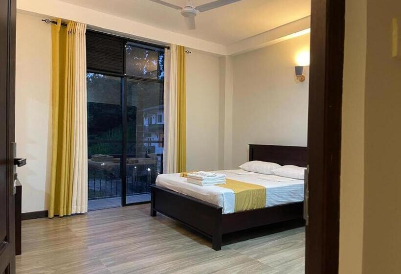 膳宿费 Lush Breeze