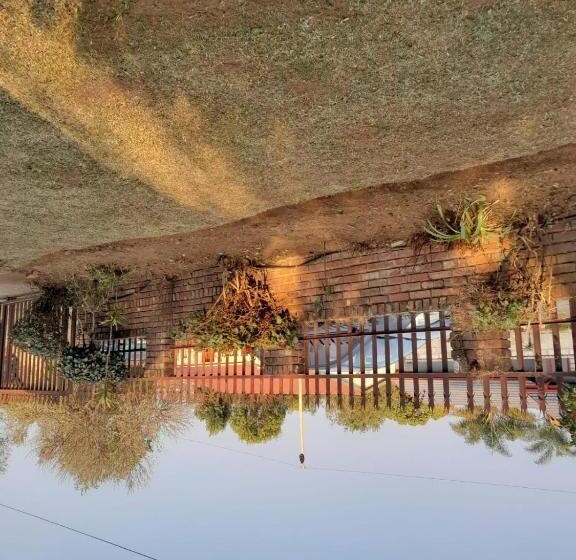 פנסיון Mantombi S Guest House