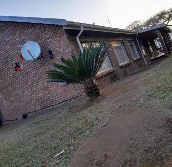 פנסיון Mantombi S Guest House