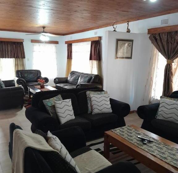 פנסיון Mantombi S Guest House