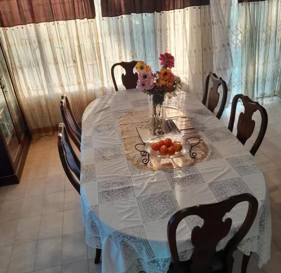 פנסיון Mantombi S Guest House