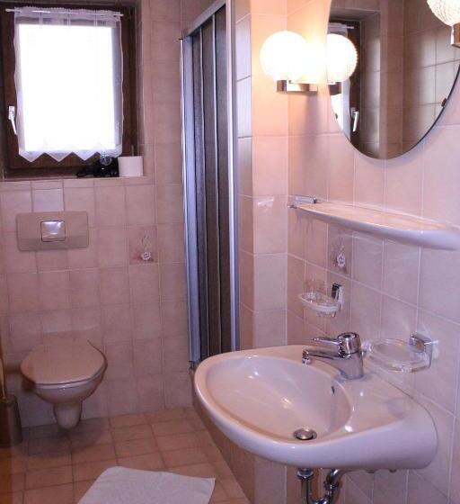 ペンション Monteurzimmer Lichtenauer Hof