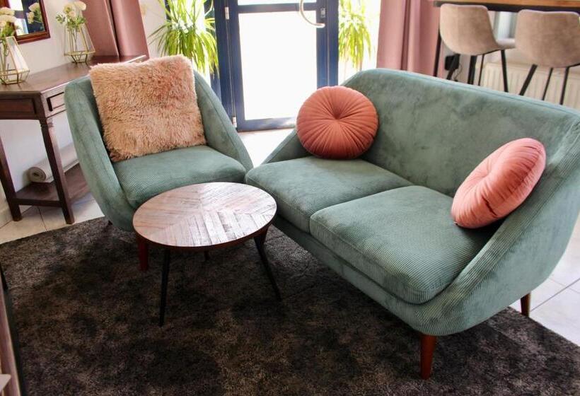 Пансион Spacious Cozy Private Suite