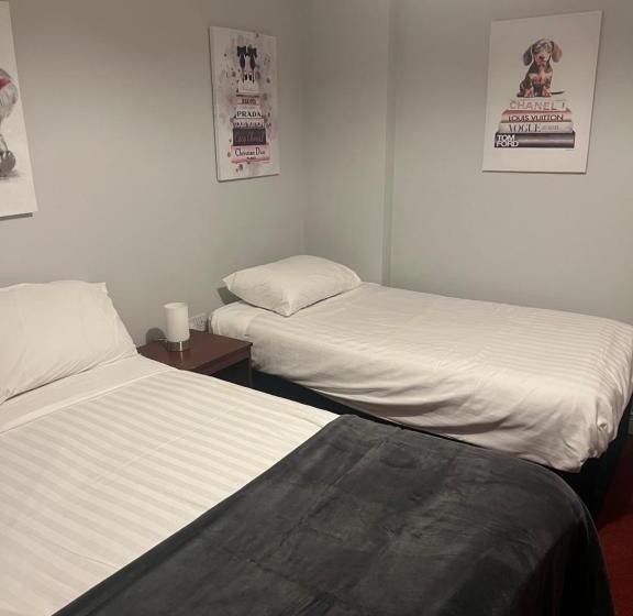 بنسيون Town Clock Guesthouse