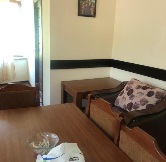 פנסיון Yereknook