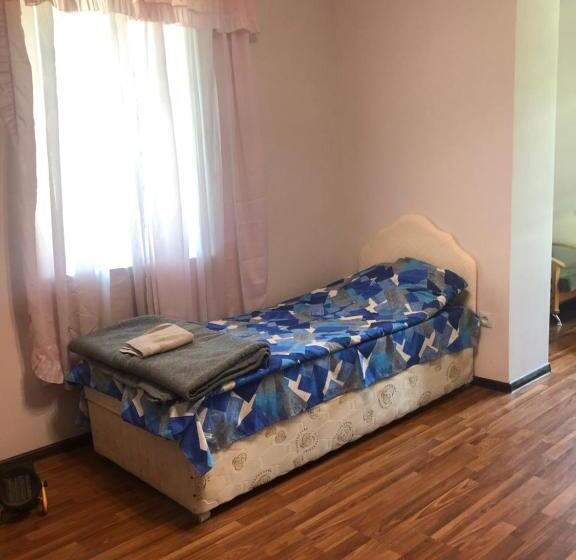 פנסיון Yereknook