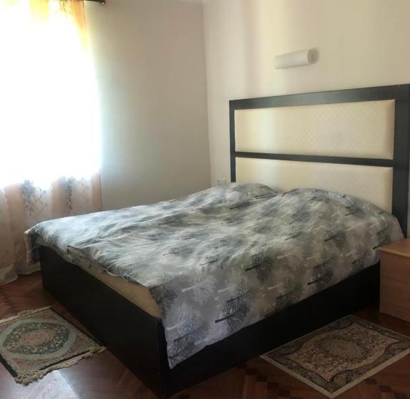 פנסיון Yereknook