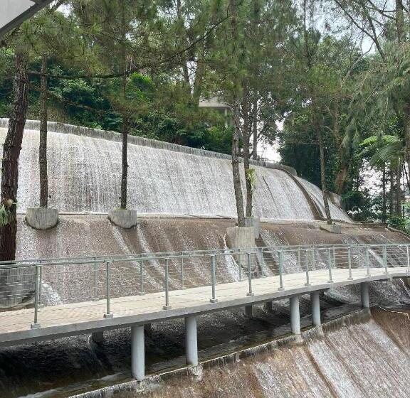 リゾートホテル Heha Waterfall Suites & Camping Ground