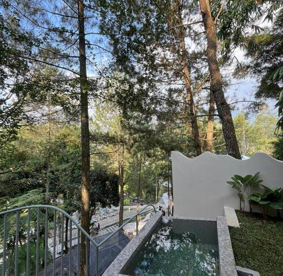 リゾートホテル Heha Waterfall Suites & Camping Ground