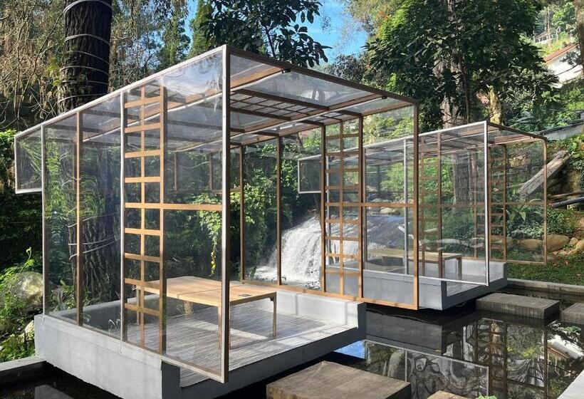 リゾートホテル Heha Waterfall Suites & Camping Ground