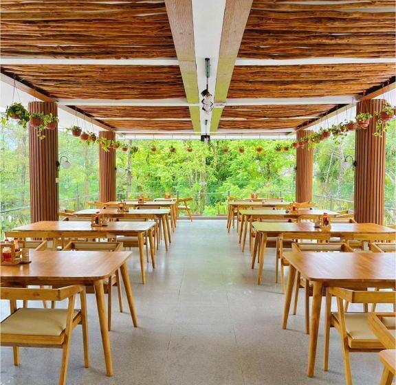 リゾートホテル Heha Waterfall Suites & Camping Ground