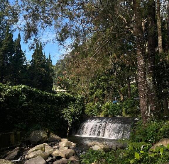 リゾートホテル Heha Waterfall Suites & Camping Ground