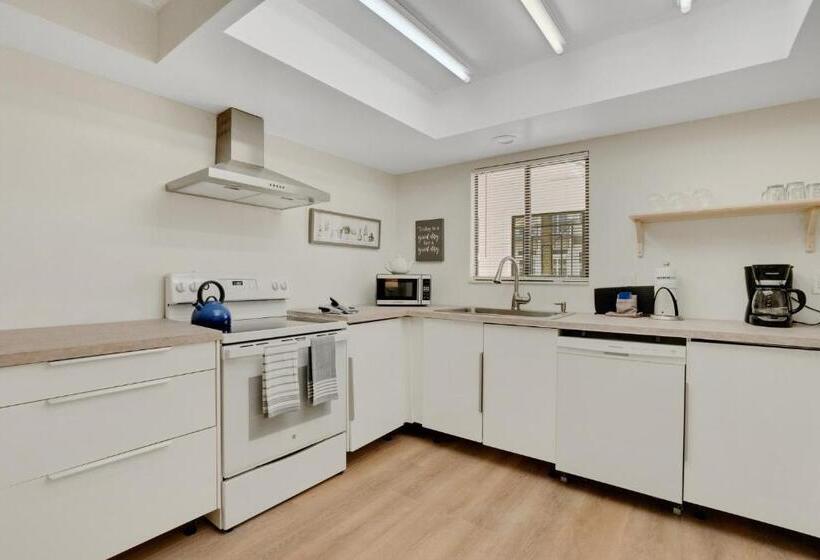 منتجع Sugar Sand Sanctuary   Beach Condominium