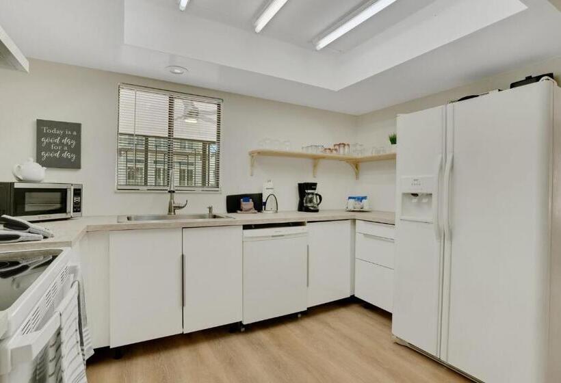 منتجع Sugar Sand Sanctuary   Beach Condominium