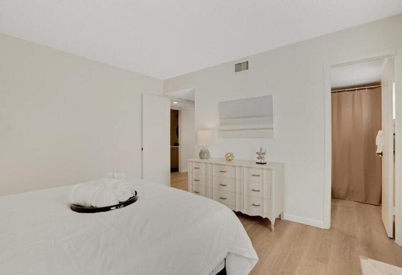 منتجع Sugar Sand Sanctuary   Beach Condominium