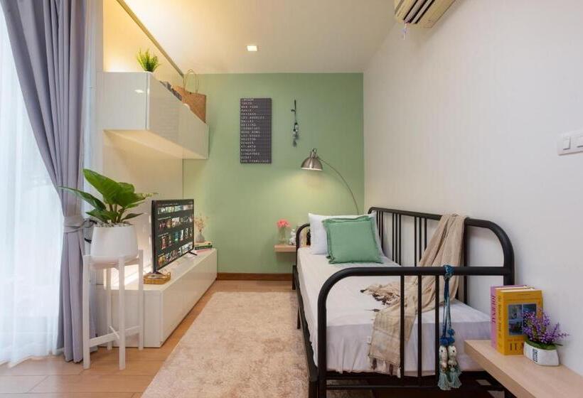 Cozy Room Near Night Bazaar