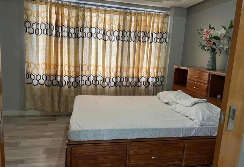 تختخواب و صبحانه Studio Type Condo Unit At Baseline Prestige