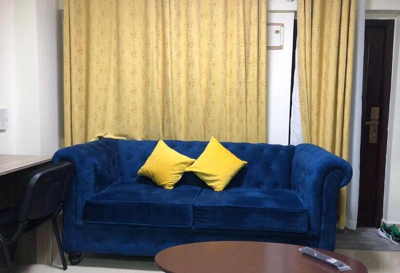 Bed and Breakfast Studio At Nairobi West At Stadeview Apartment