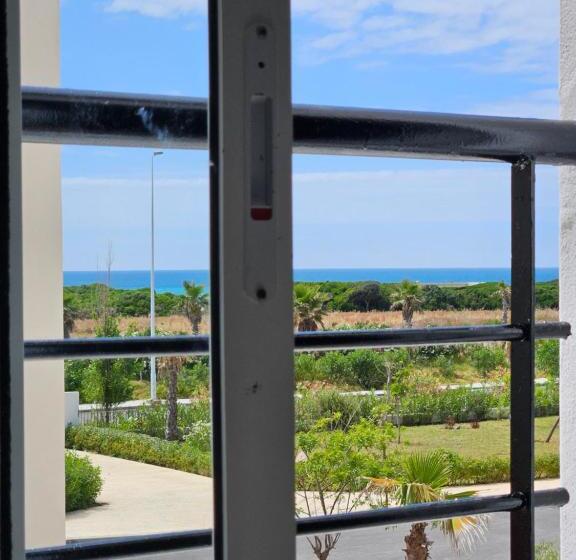 مبيت وإفطار Tangier Beach