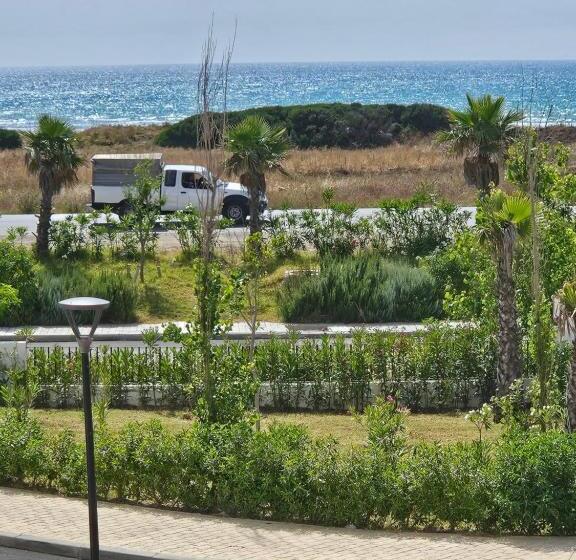 مبيت وإفطار Tangier Beach
