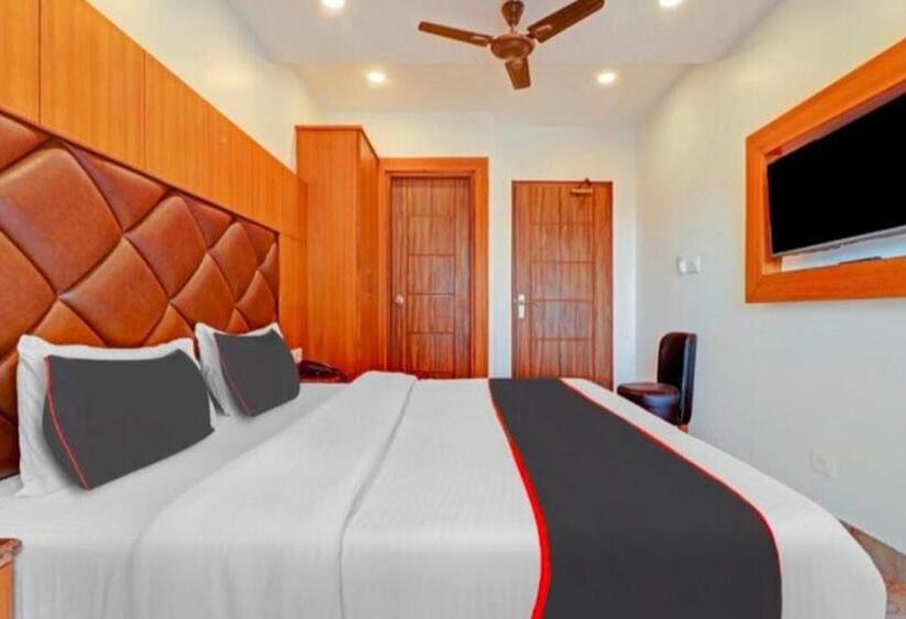 בית מלון כפרי Clock View Square