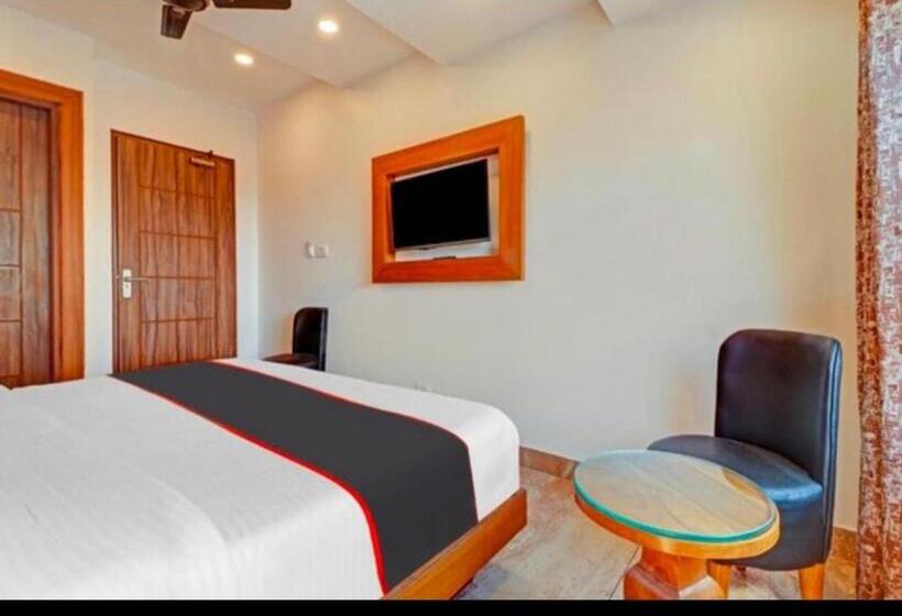 בית מלון כפרי Clock View Square