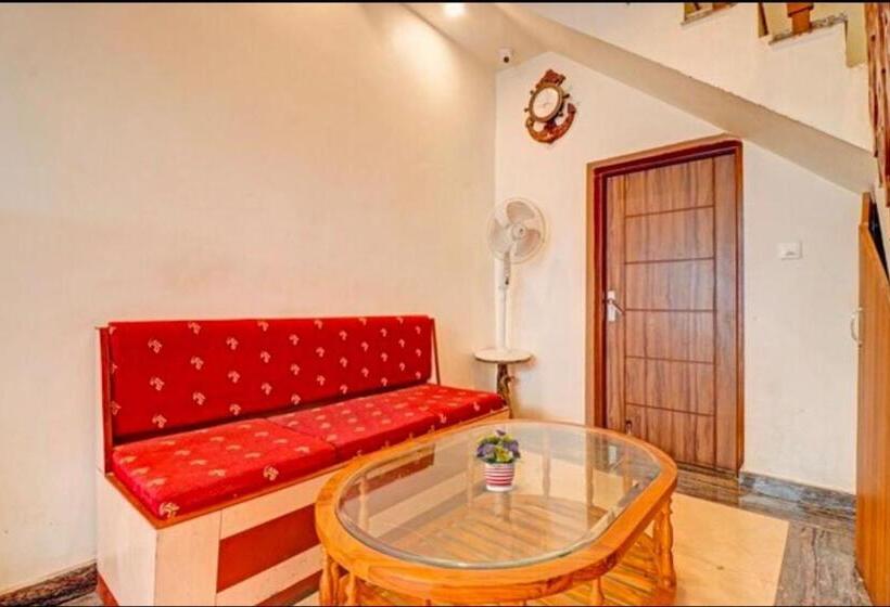 בית מלון כפרי Clock View Square