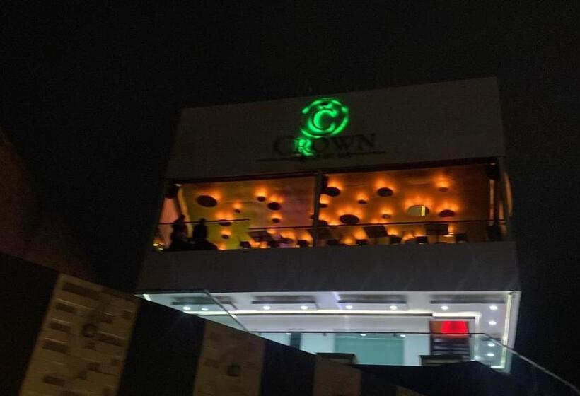فندق Crown