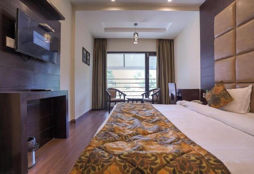 Отель D M International Guest House