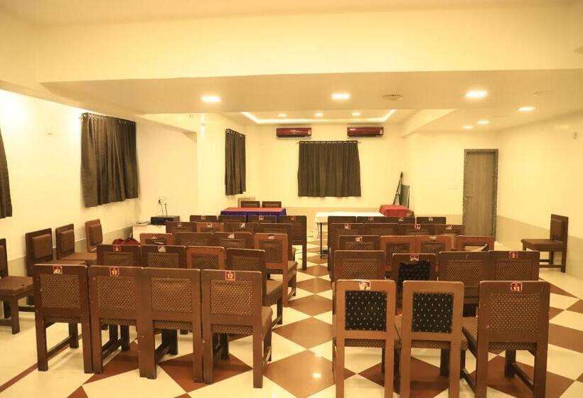 בית מלון כפרי The Byke Embassy   Surat