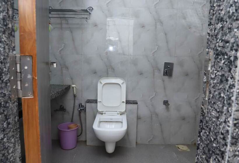 בית מלון כפרי The Byke Embassy   Surat