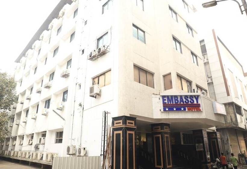 בית מלון כפרי The Byke Embassy   Surat