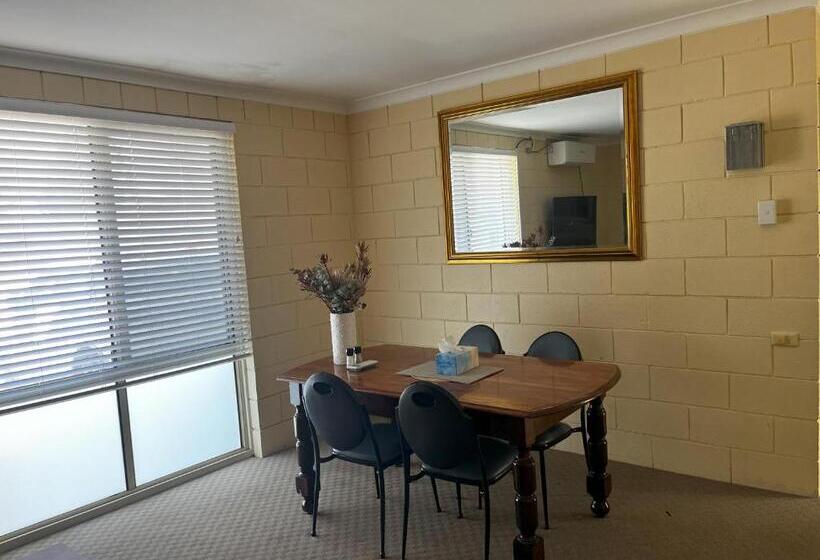 هتل Esperance Travellers Inn