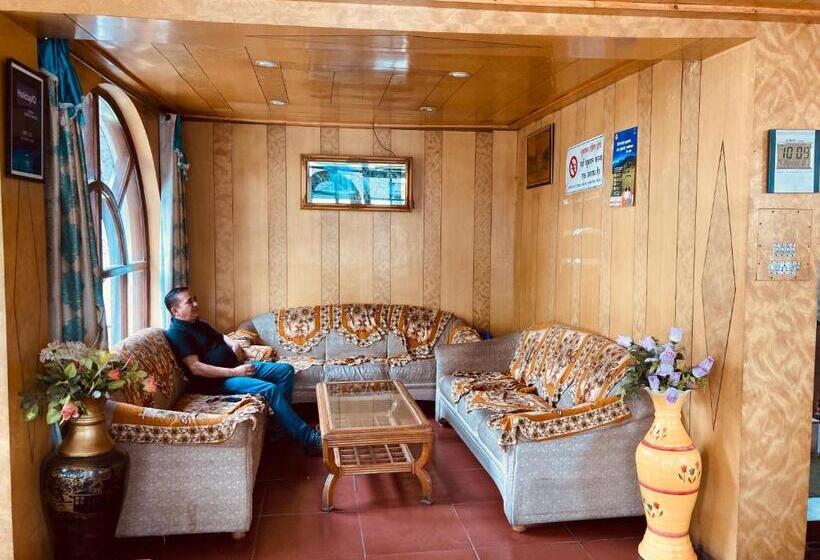 Отель Lotus Cafe & Stay