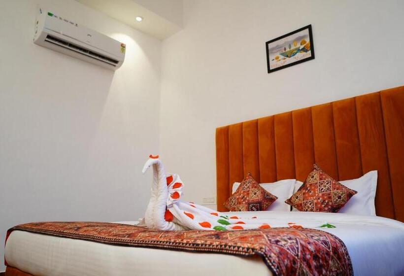 Отель Mayflower