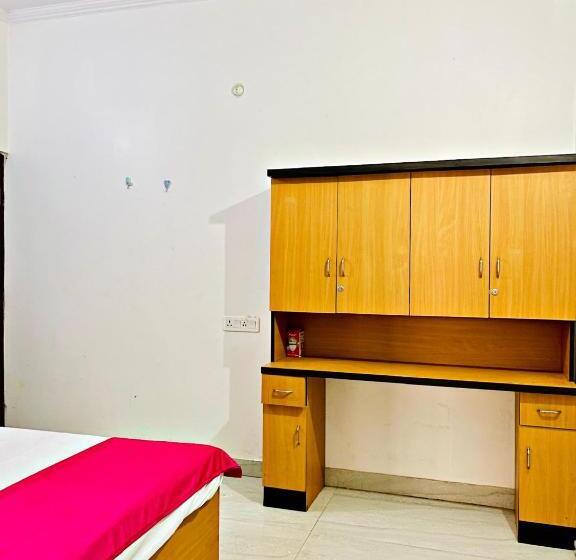 فندق New Residency Hotal