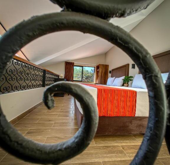 هتل Oro Andino Lodge