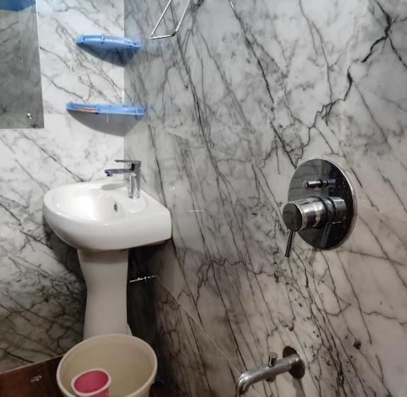 ホテル P T Residency