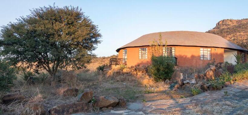 בית מלון כפרי Rorke S Drift Bed & Breakfast