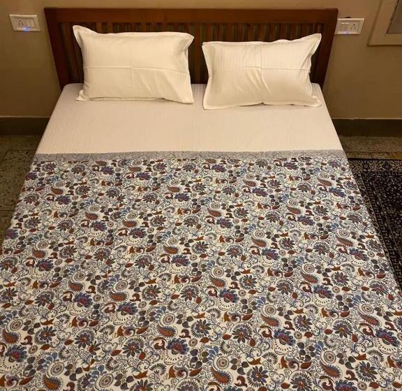 בית מלון כפרי Rudraksh ,a Luxury Home Stay In Varanasi