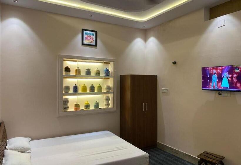 בית מלון כפרי Rudraksh ,a Luxury Home Stay In Varanasi