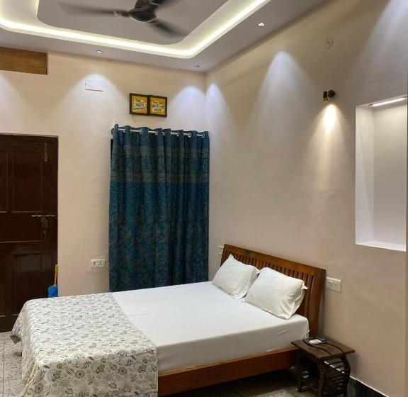 בית מלון כפרי Rudraksh ,a Luxury Home Stay In Varanasi