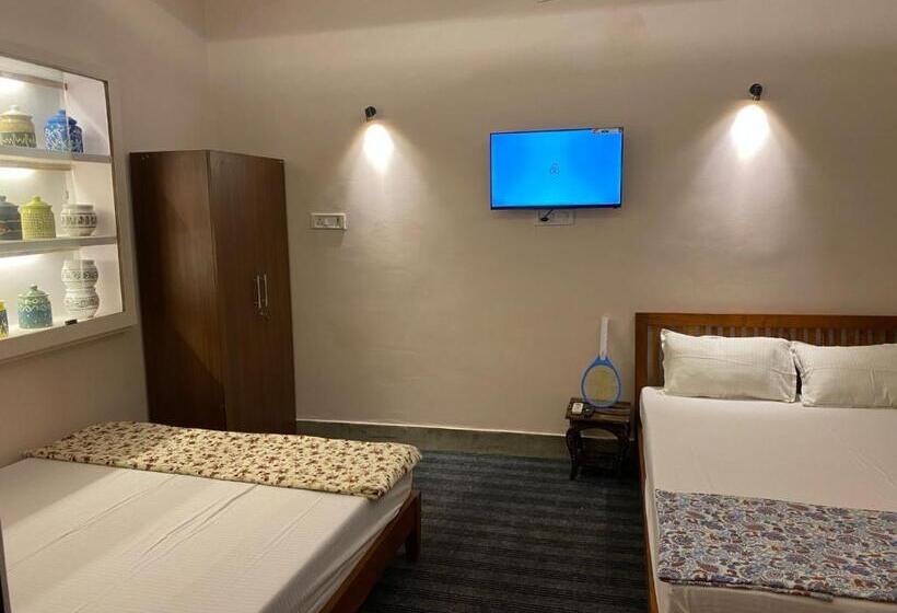 בית מלון כפרי Rudraksh ,a Luxury Home Stay In Varanasi