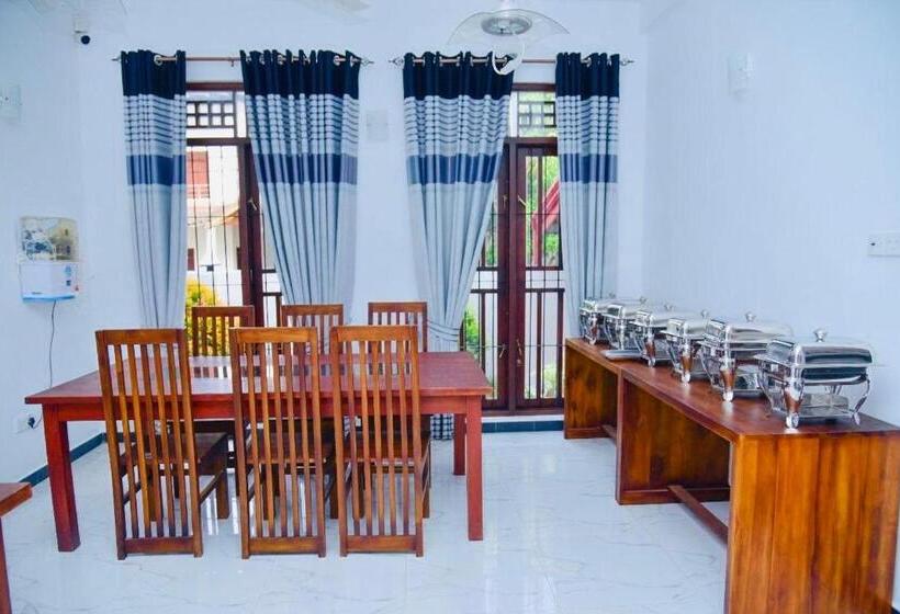 ホテル The White House Resort