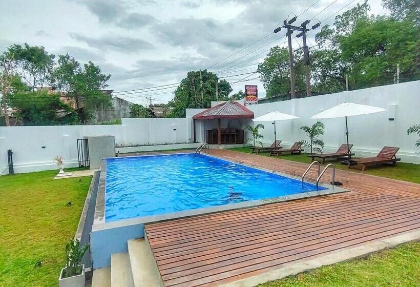 ホテル The White House Resort