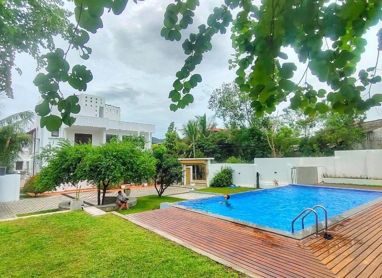 ホテル The White House Resort