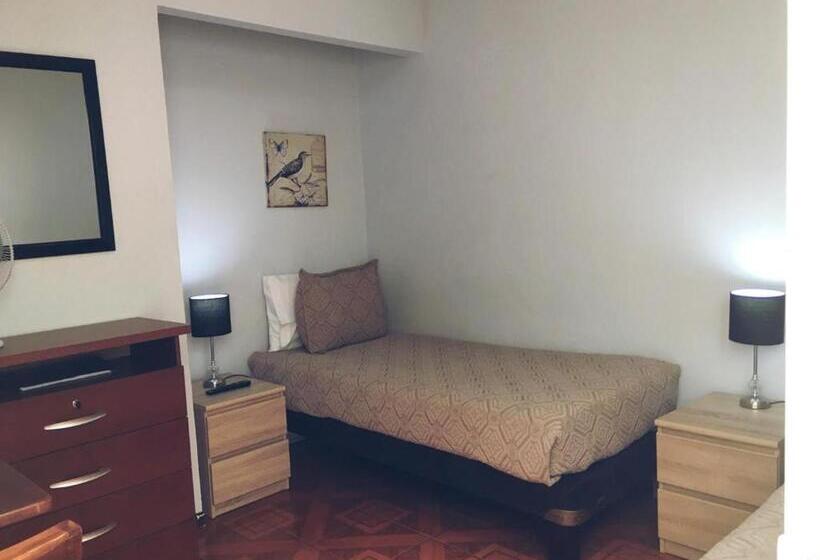 هتل Universitario