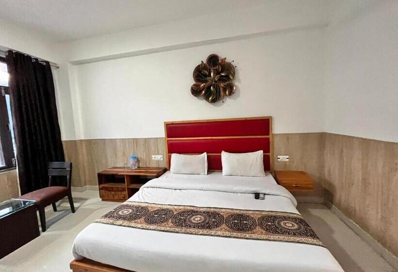ホテル The Sapphire Resort 1,2,3 Bedroom Villas Available In Omaxe Vrindavan A Four Star Luxury Resort